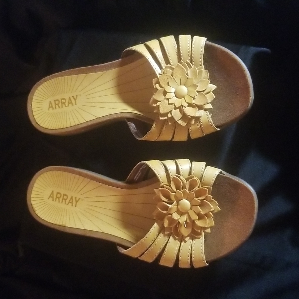Array Maui sandals yellow slides sz. 10W